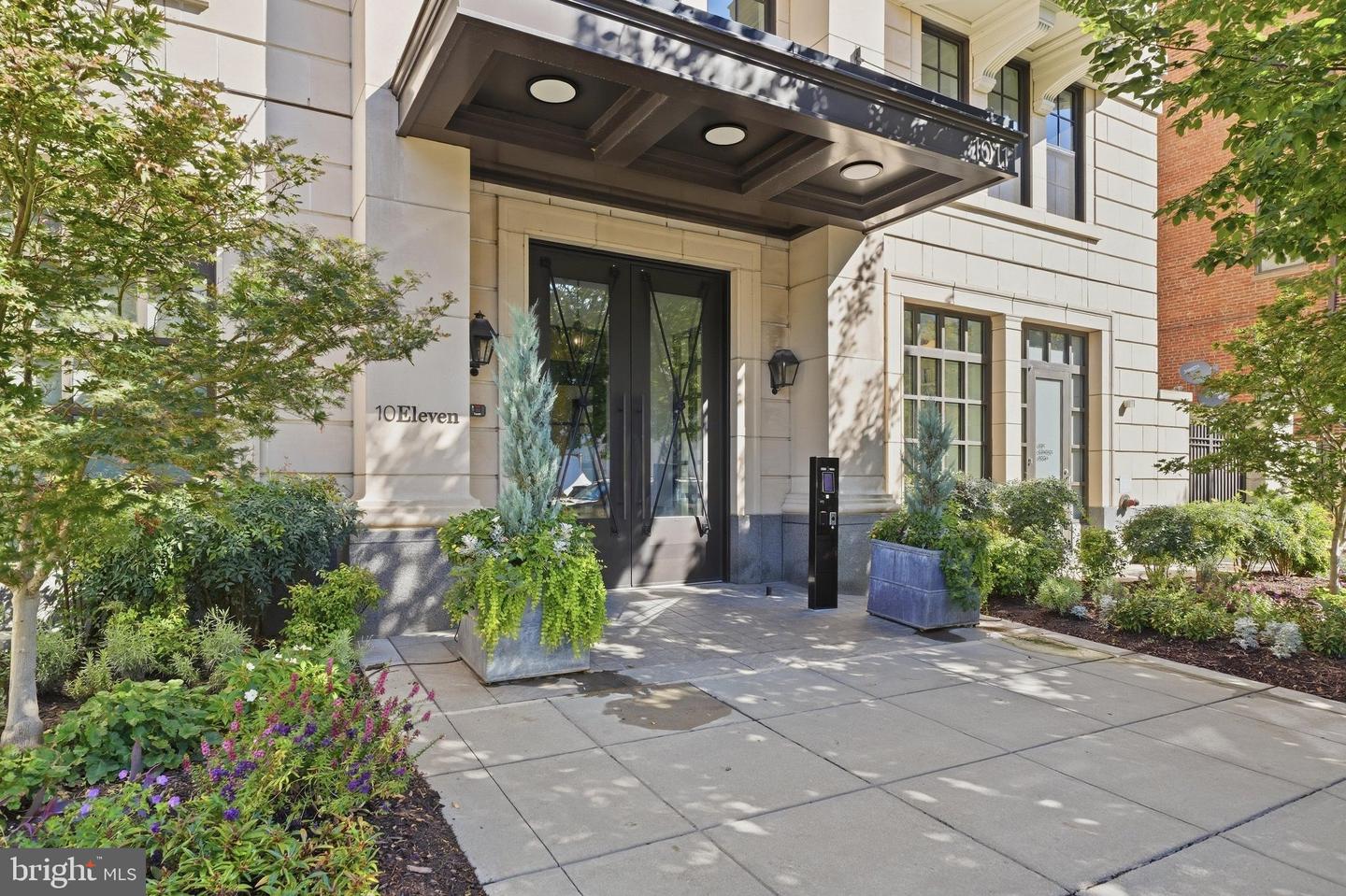 1011 M St NW #609 — photo