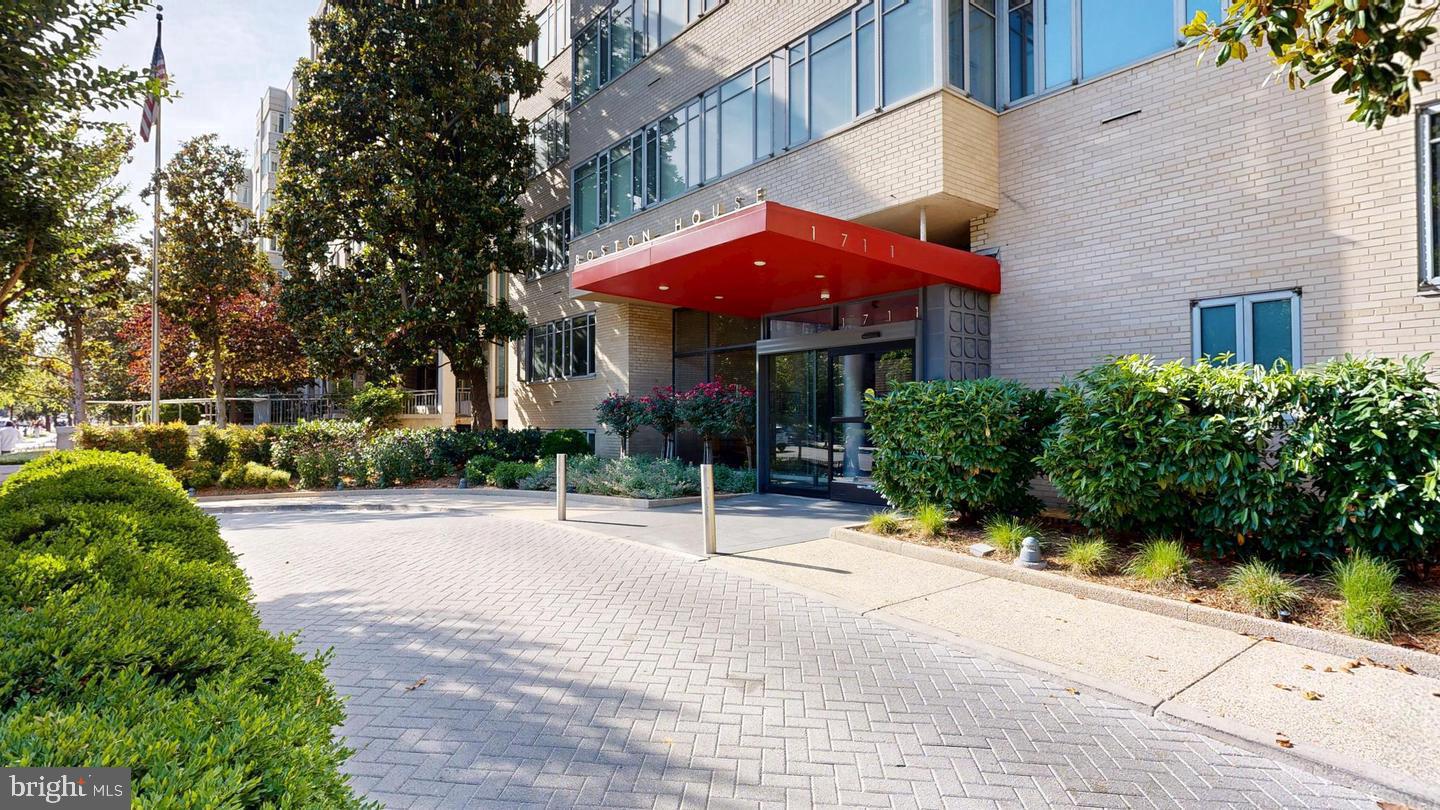 1711 Massachusetts Ave NW #301 — photo