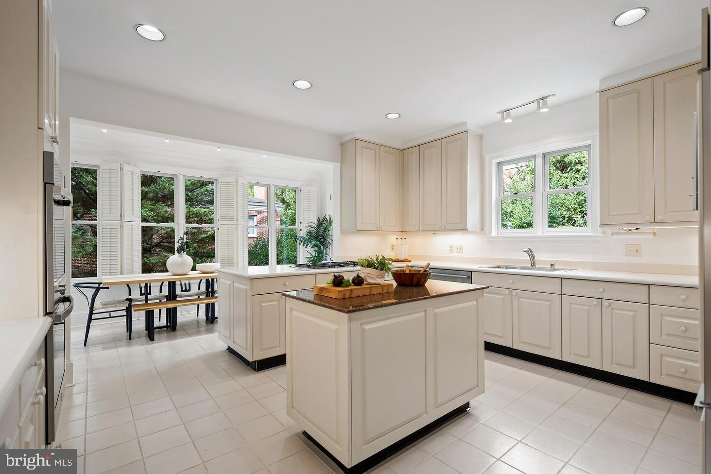 4753 Reservoir Rd NW — photo