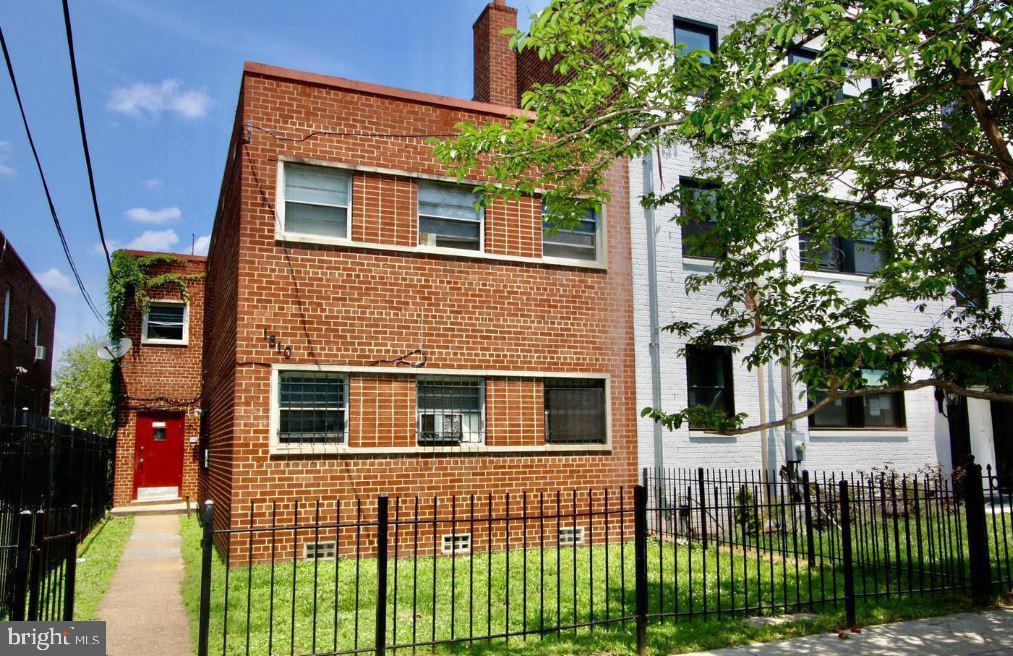 1810 Q St SE — photo