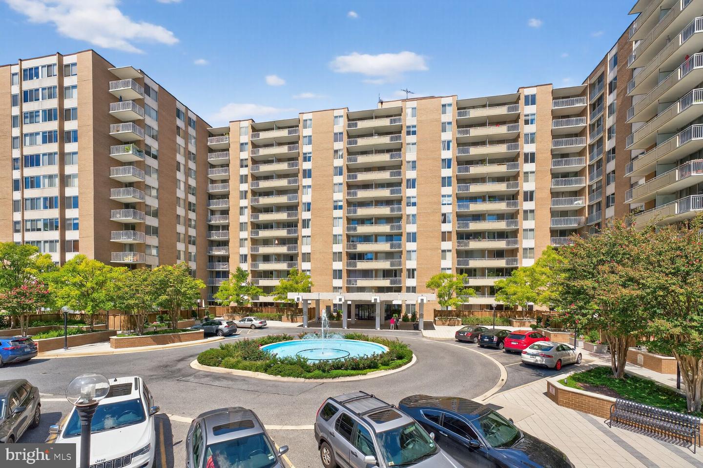 3001 Veazey Ter NW #607 — photo