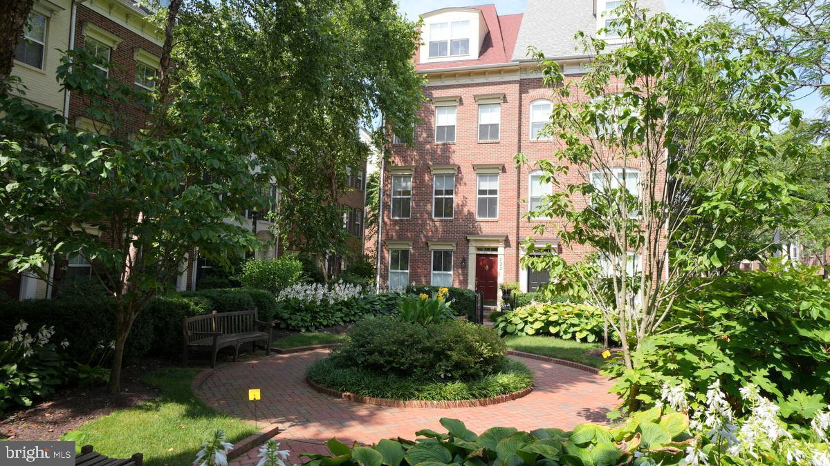 722 Capitol Square Pl SW — photo