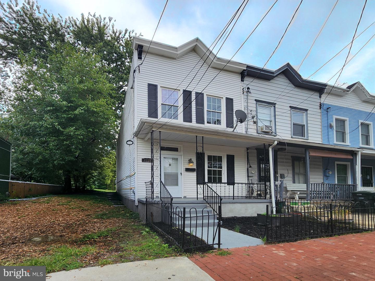 2226 Chester St SE — photo