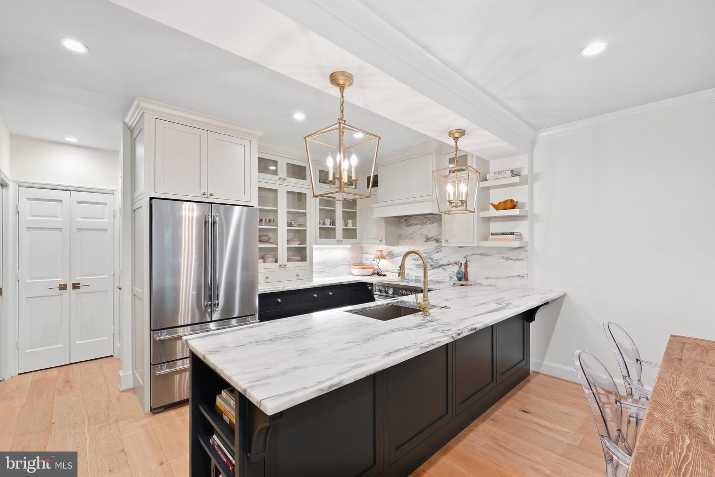 3249 Sutton Pl NW #C — photo