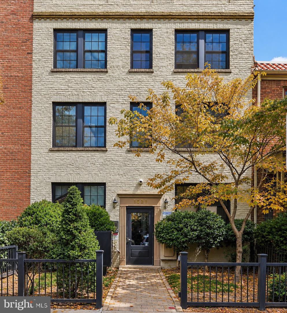 1821 T St NW — photo