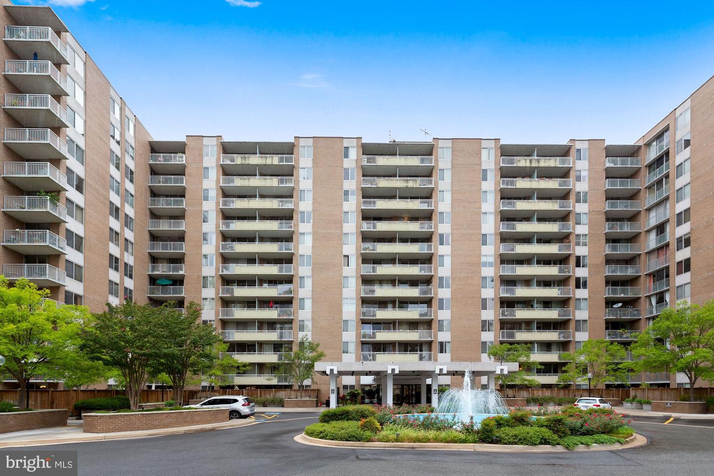 3001 Veazey Ter NW #619 — photo
