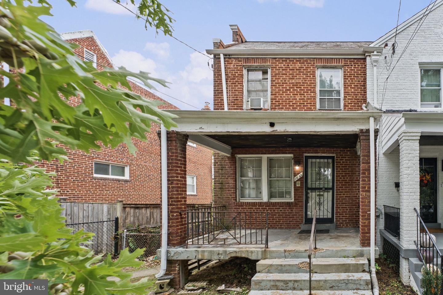 1648 Fort Davis St SE — photo