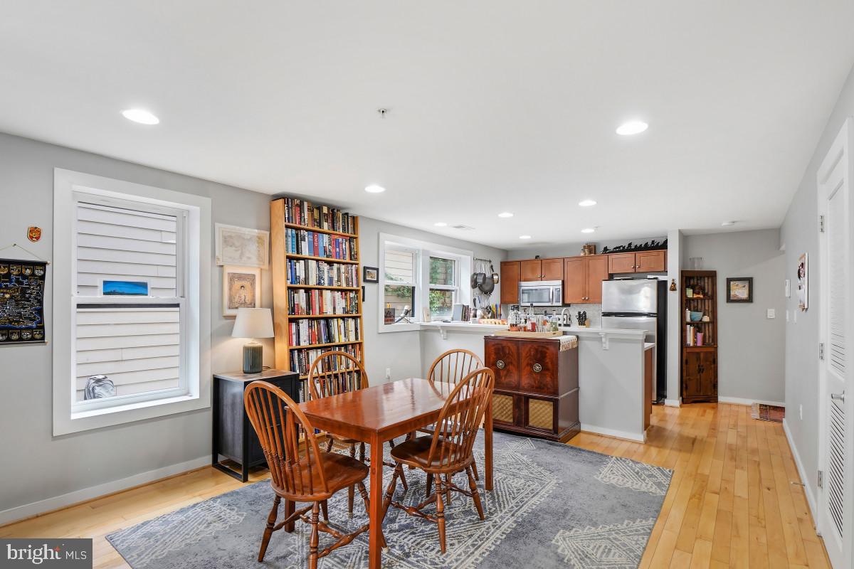 732 Lamont St NW #203 — photo