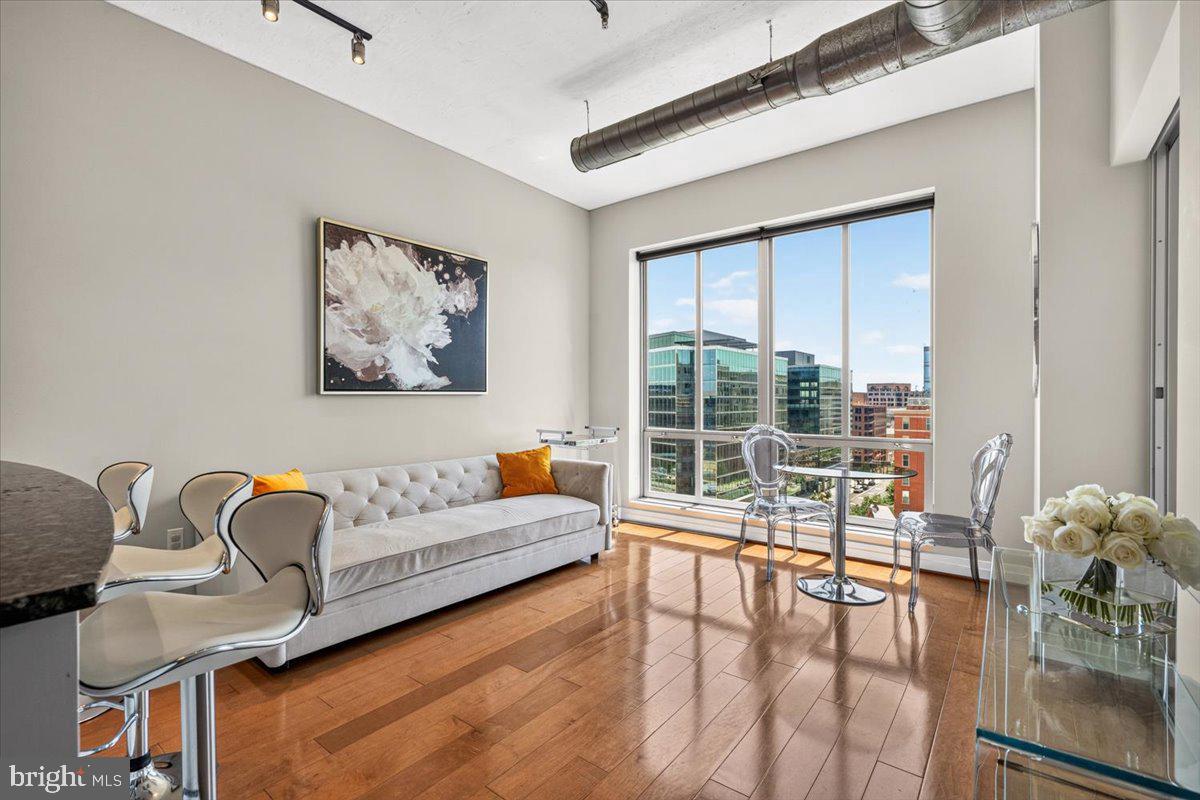 301 Massachusetts Ave NW #902 — photo