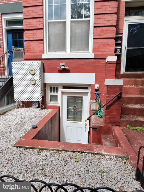 45 Seaton Pl NW — photo