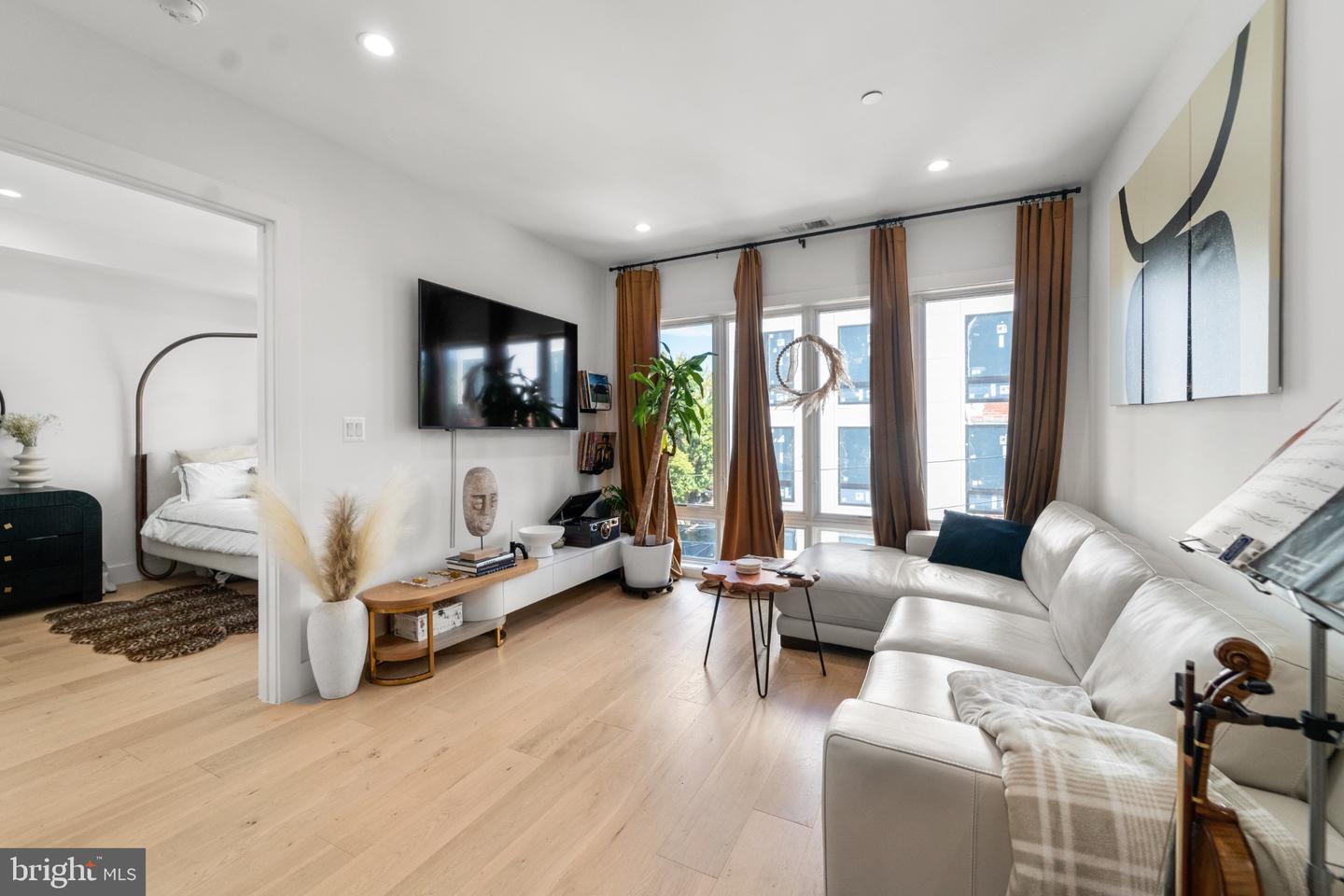 1658 K St NE #6 — photo