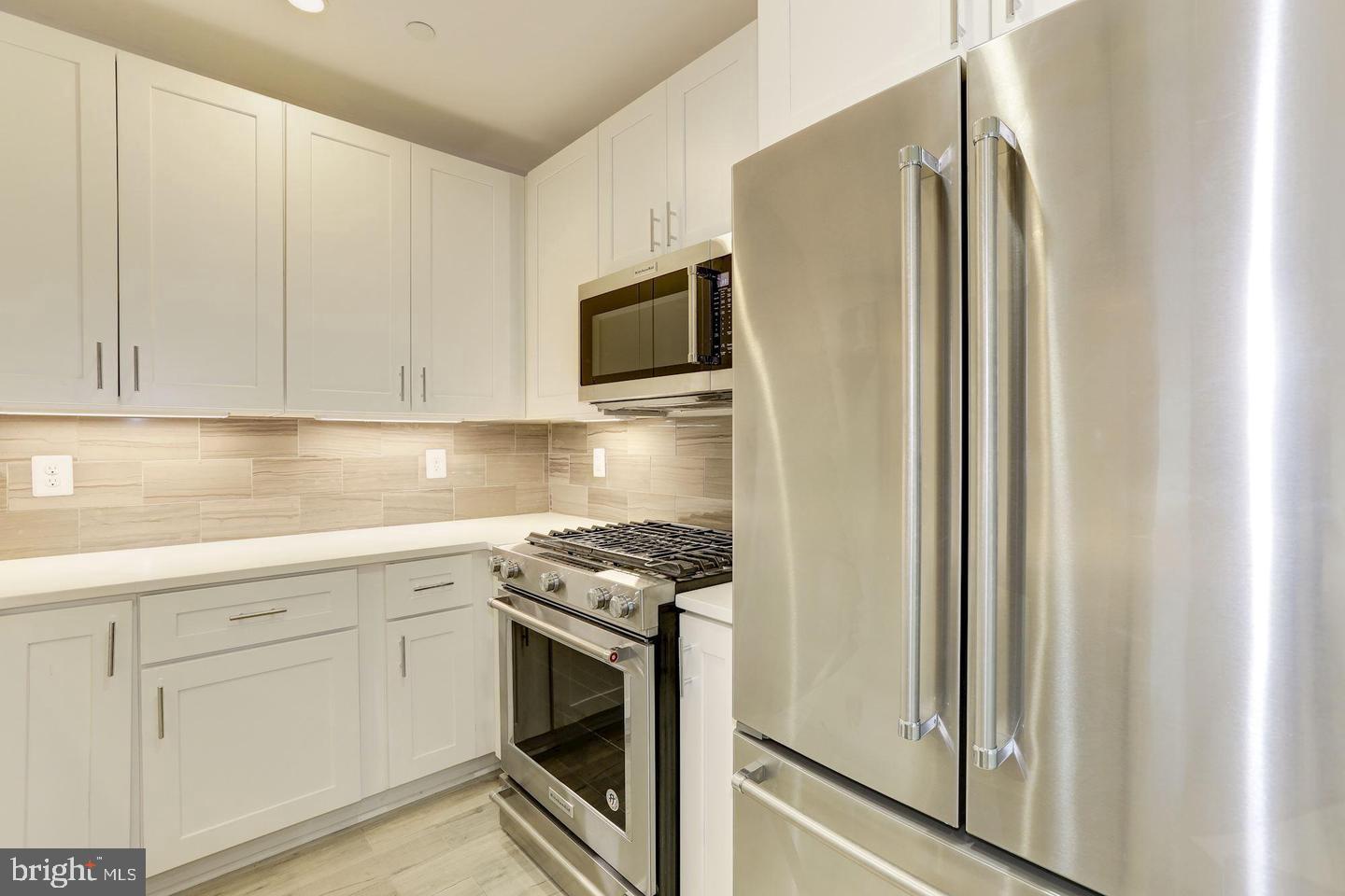 4008 Edmunds NW #6 — photo