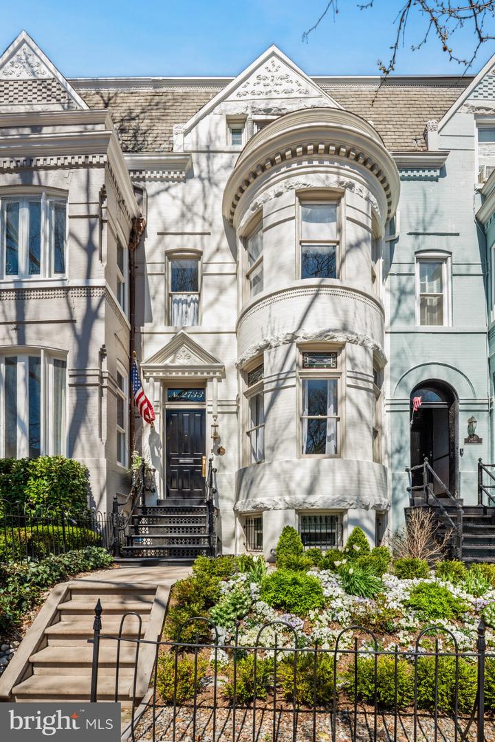 2733 P St NW — photo