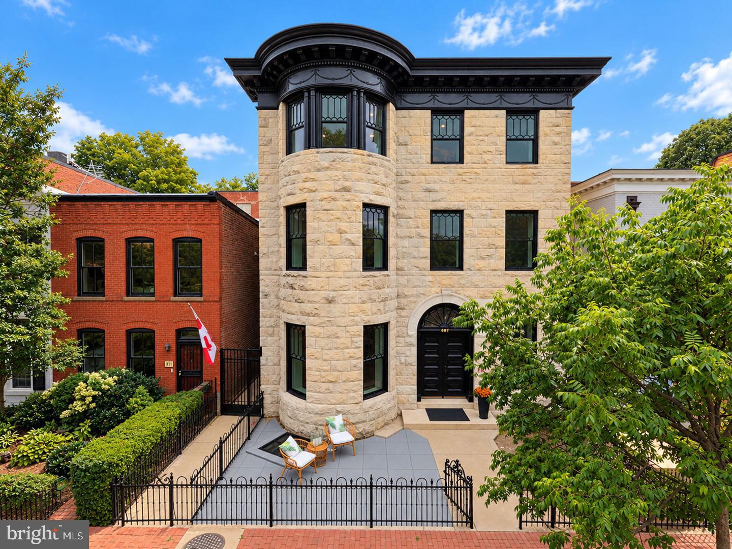 807 a St NE #201 — photo