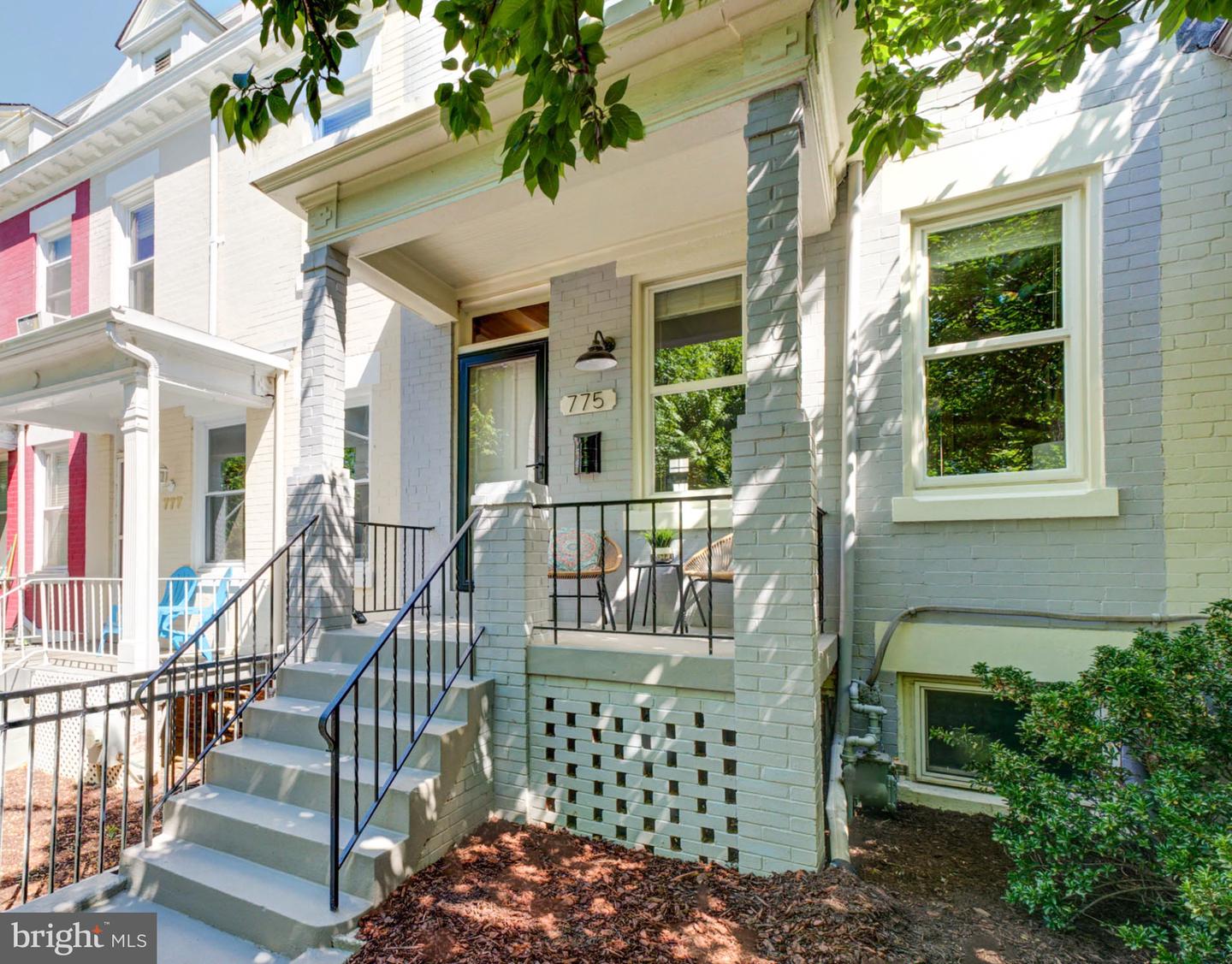775 Hobart Pl NW — photo