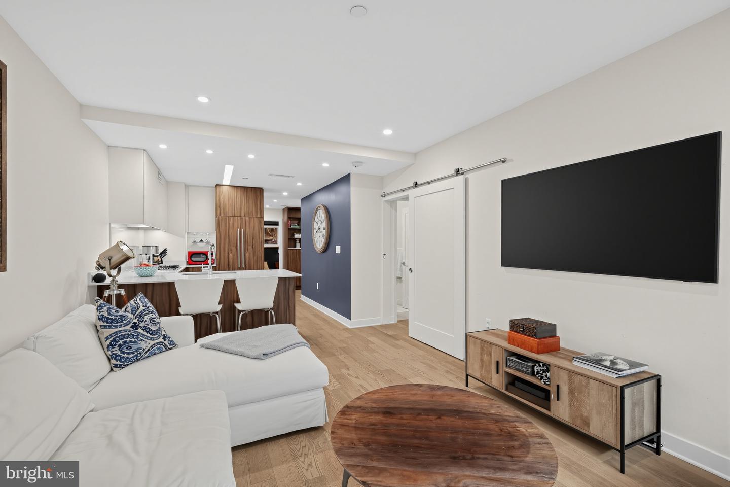 37 L St SE #401 — photo