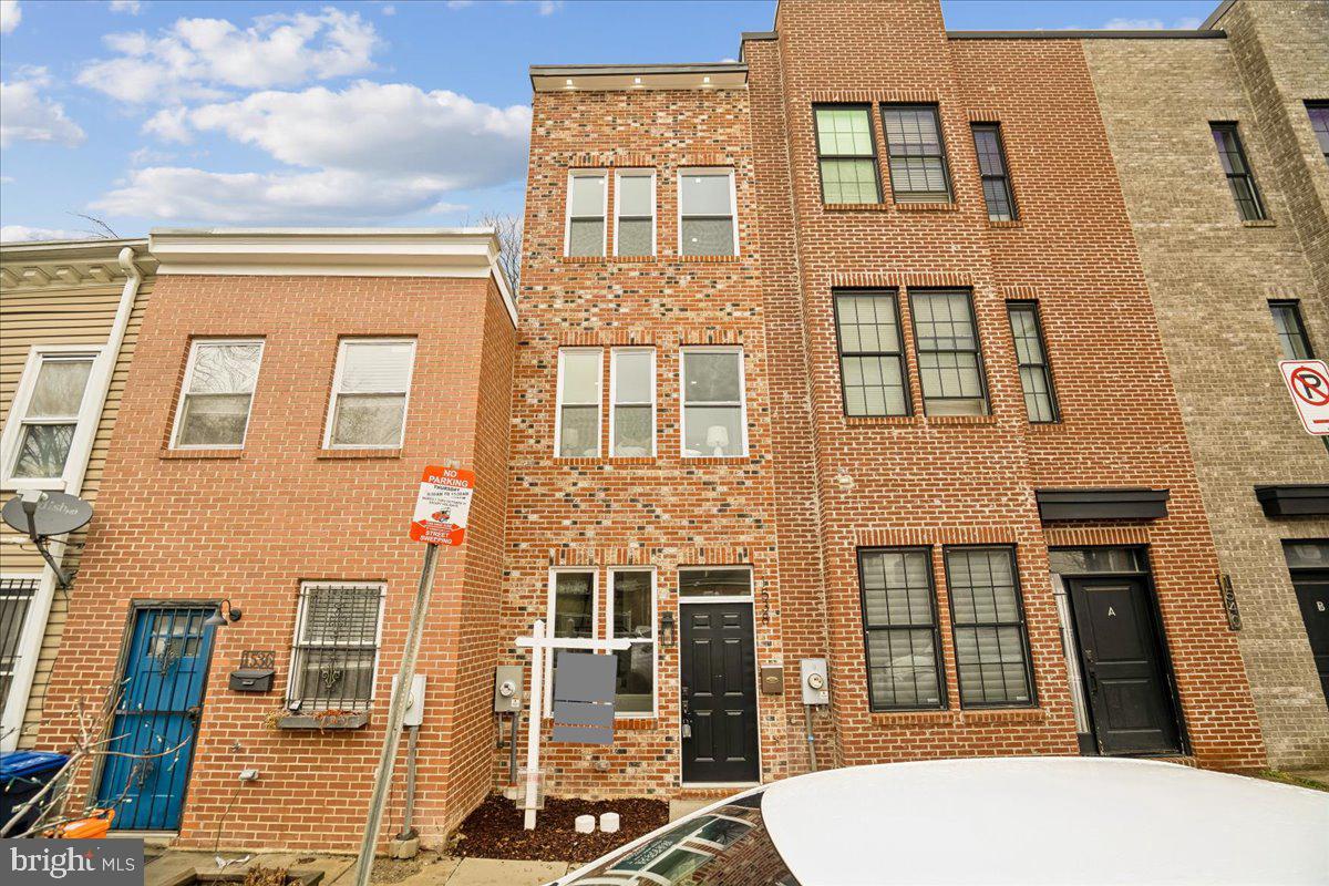 1538 Levis St NE — photo