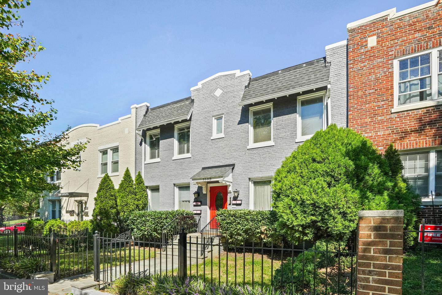 1102 Holbrook Ter NE #3 — photo