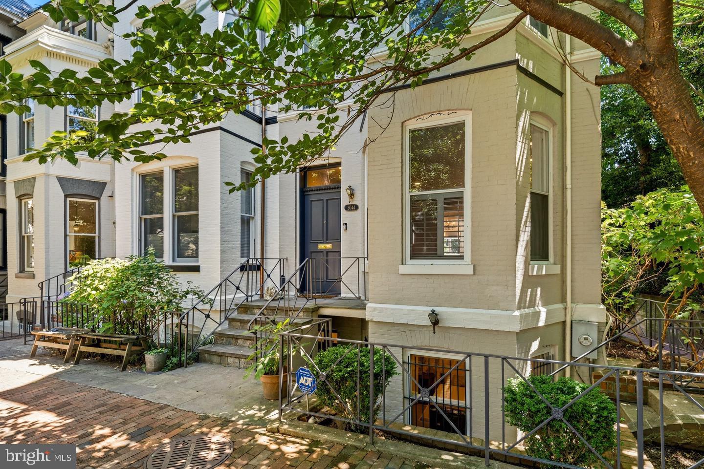 3044 Cambridge Pl NW — photo