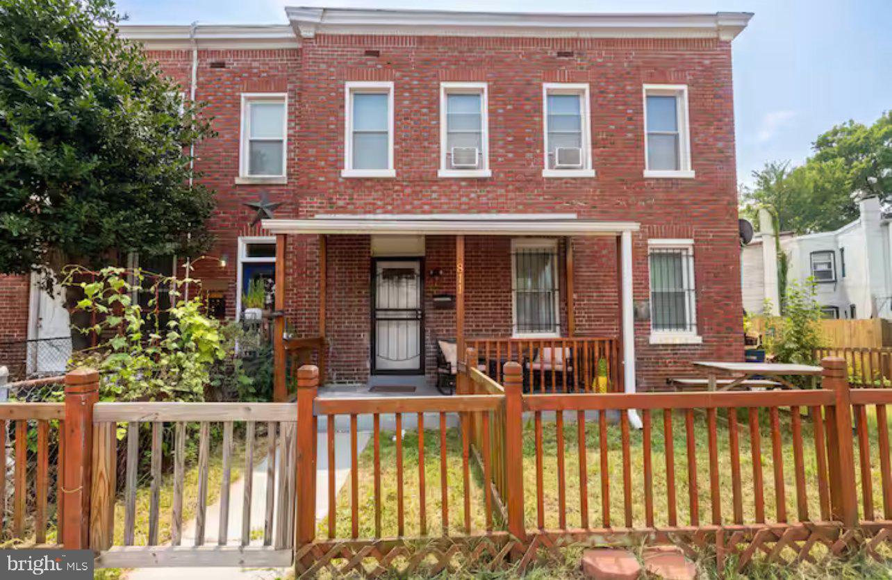 811 West Virginia Ave NE — photo