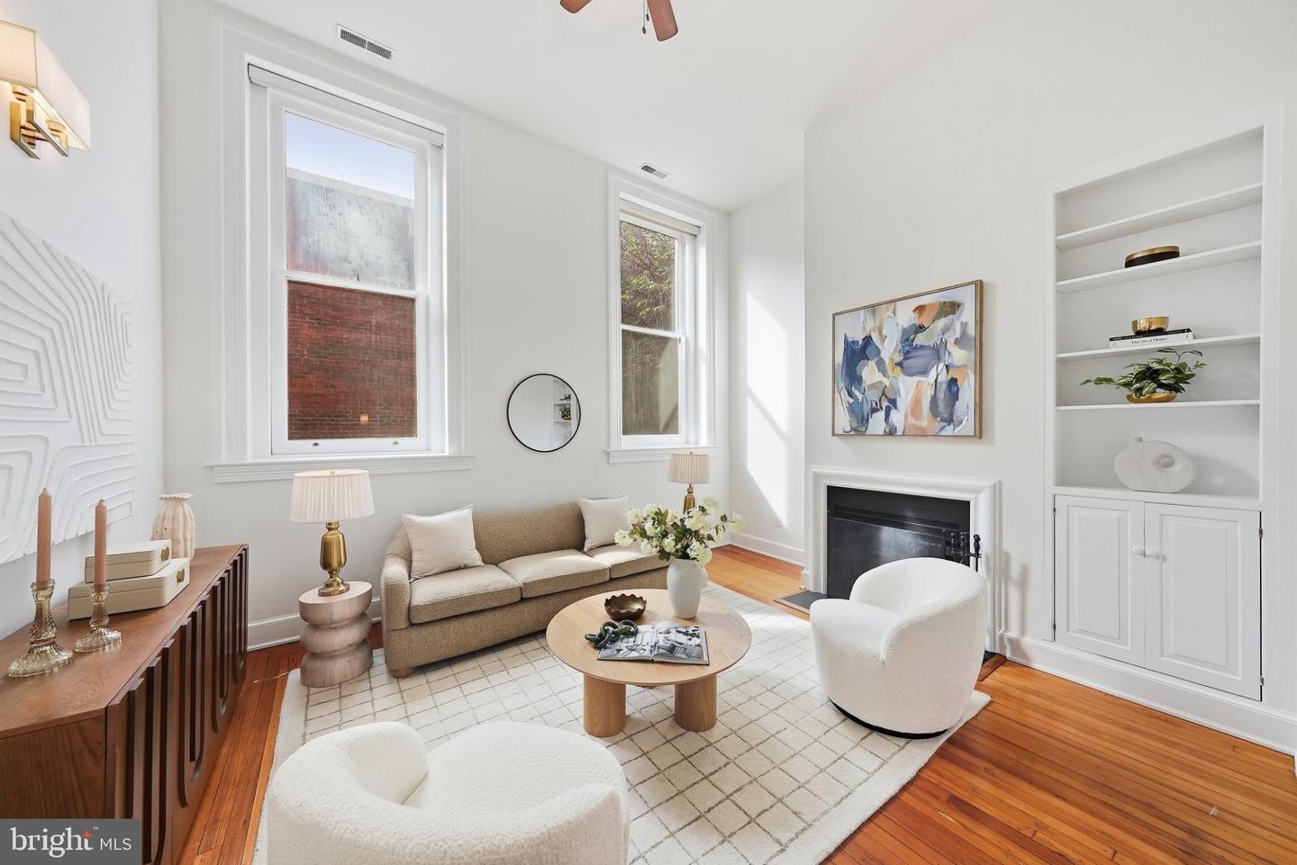 301 G St NE #11 — photo
