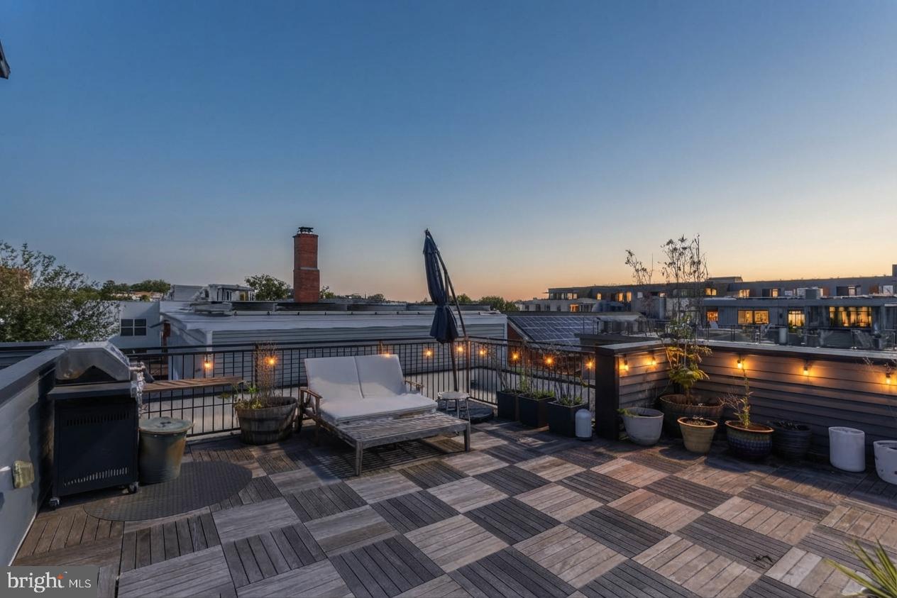 646 Newton Pl NW #303 — photo