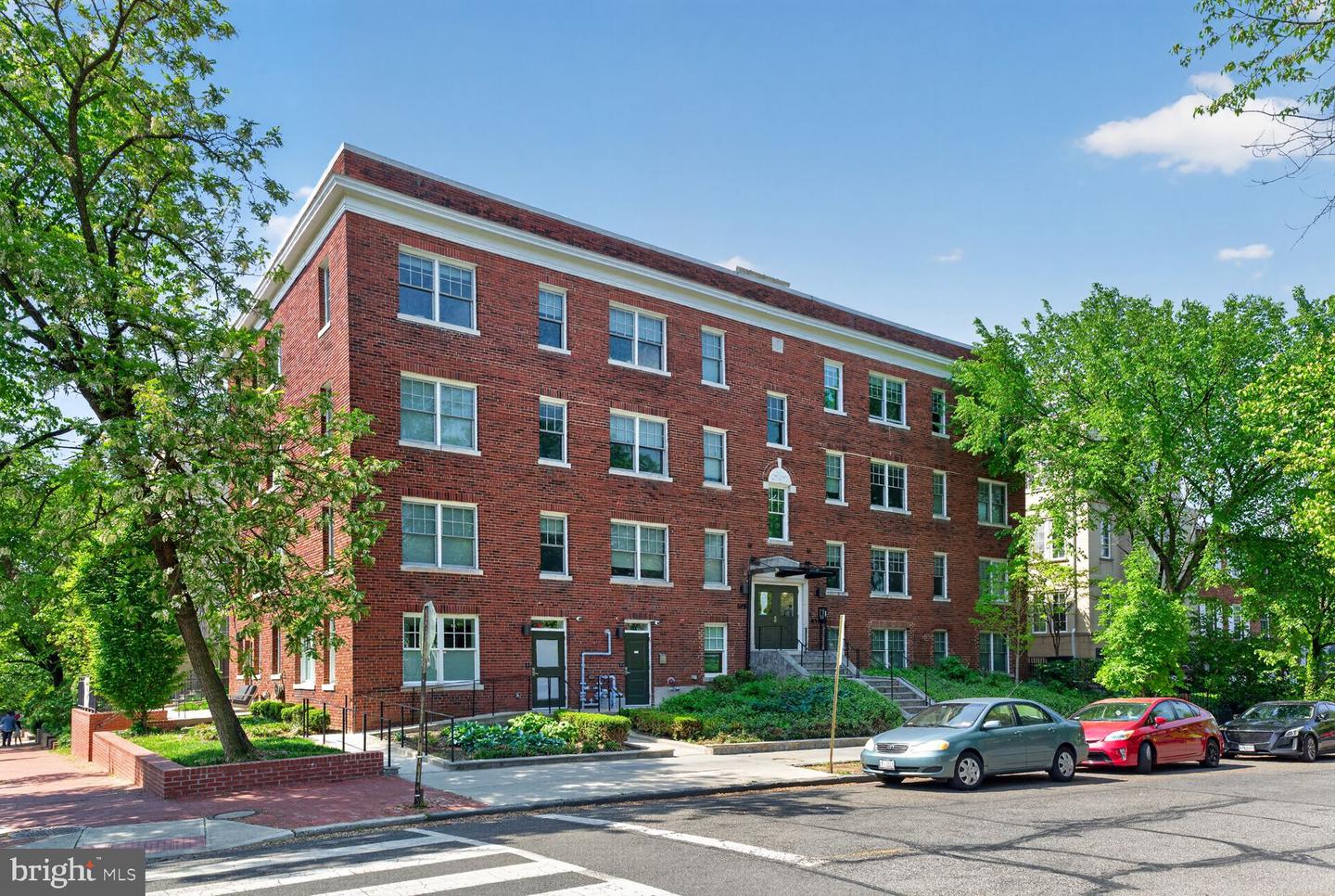 529 G St SE — photo