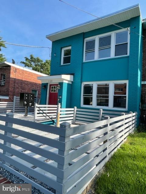 121 Victor St NE — photo