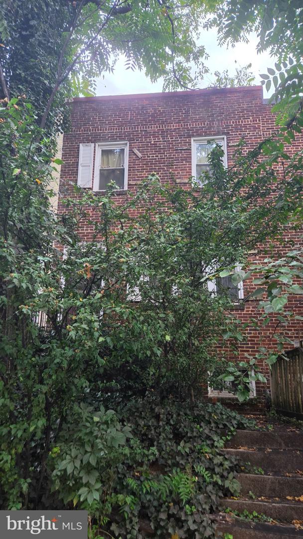 1612 Oak St NW — photo