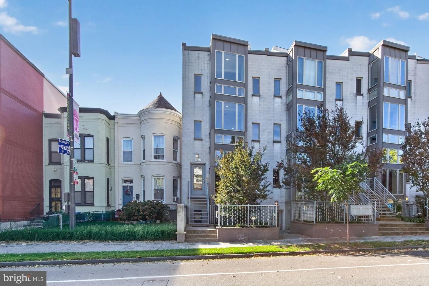 227 R St NE #B — photo