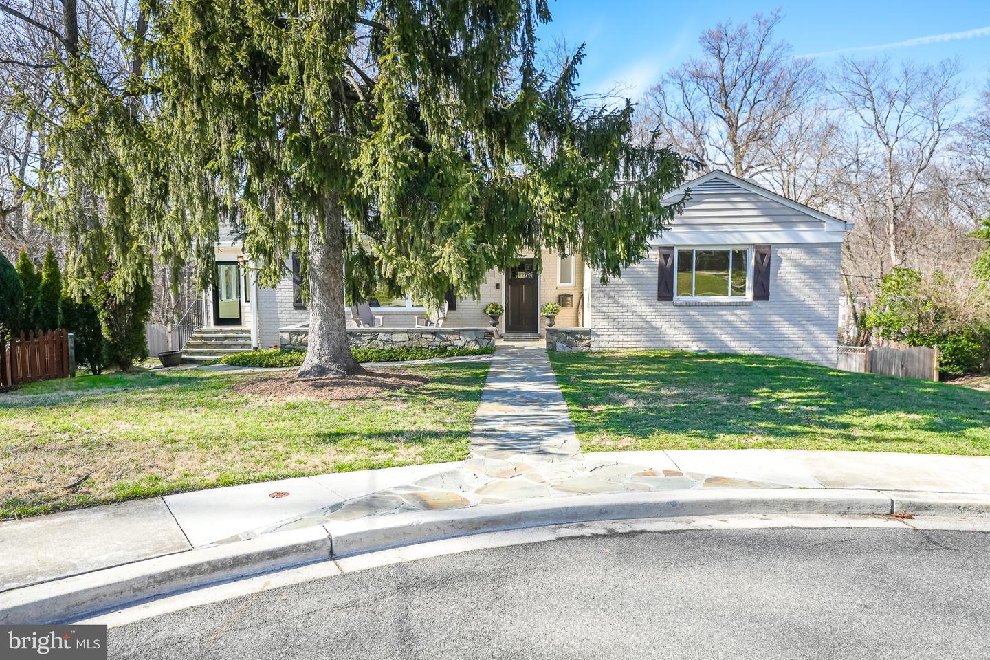 5128 Linnean Ter NW — photo