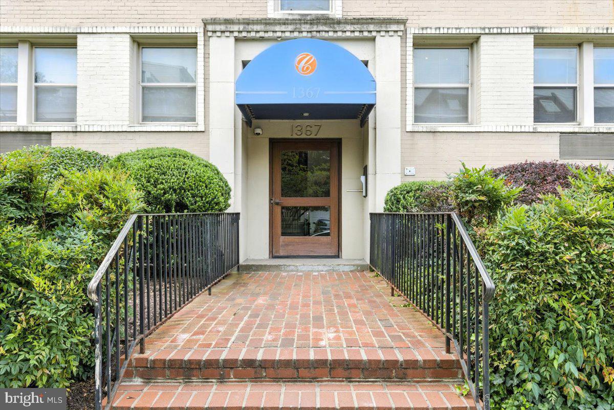 1367 K St SE #B — photo