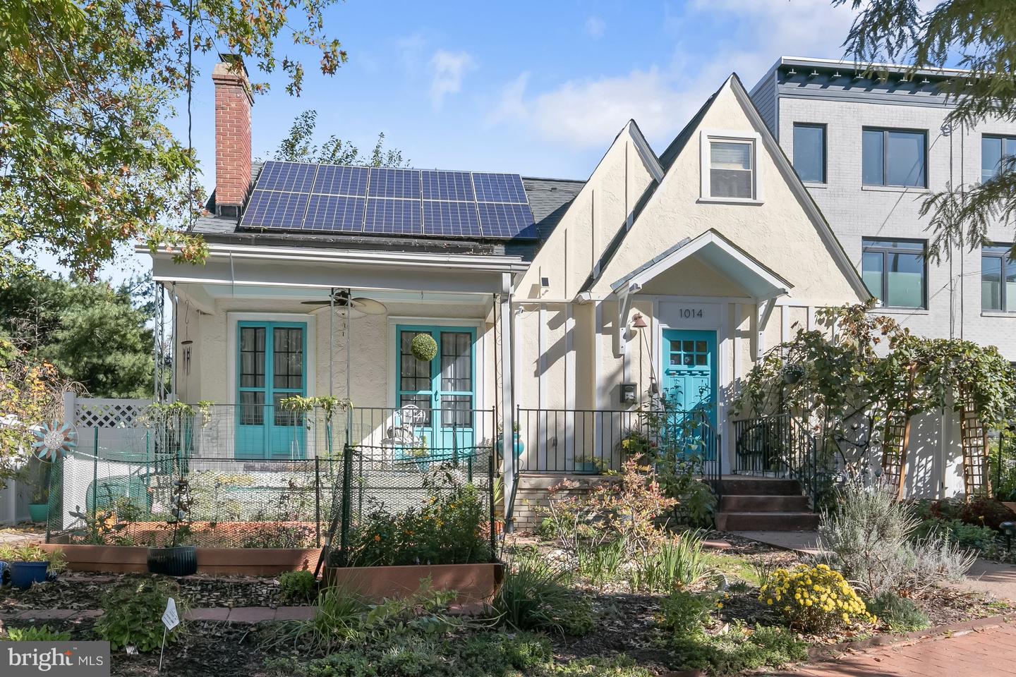1014 Perry St NE — photo