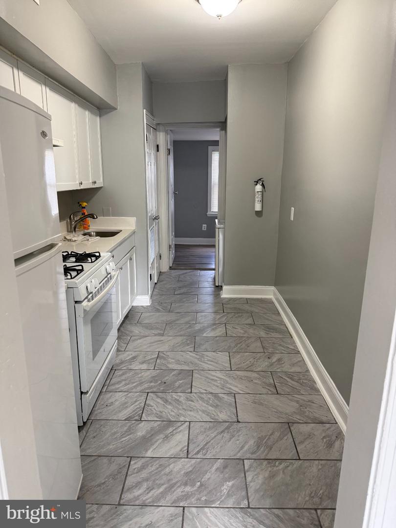 640 Girard St NE #1 — photo