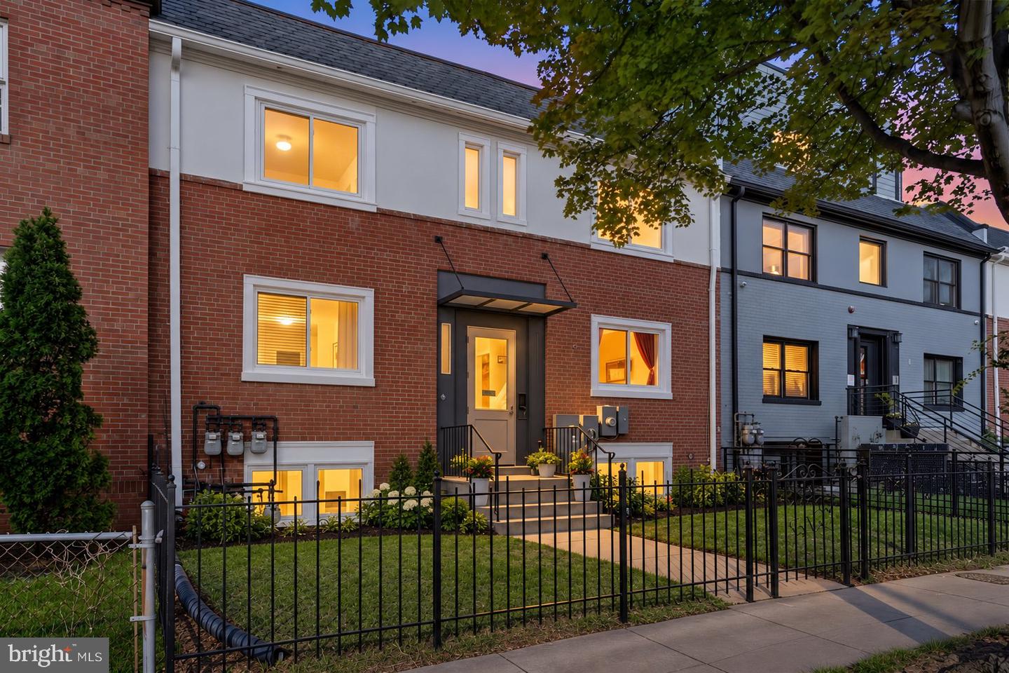 1216 Raum St NE — photo