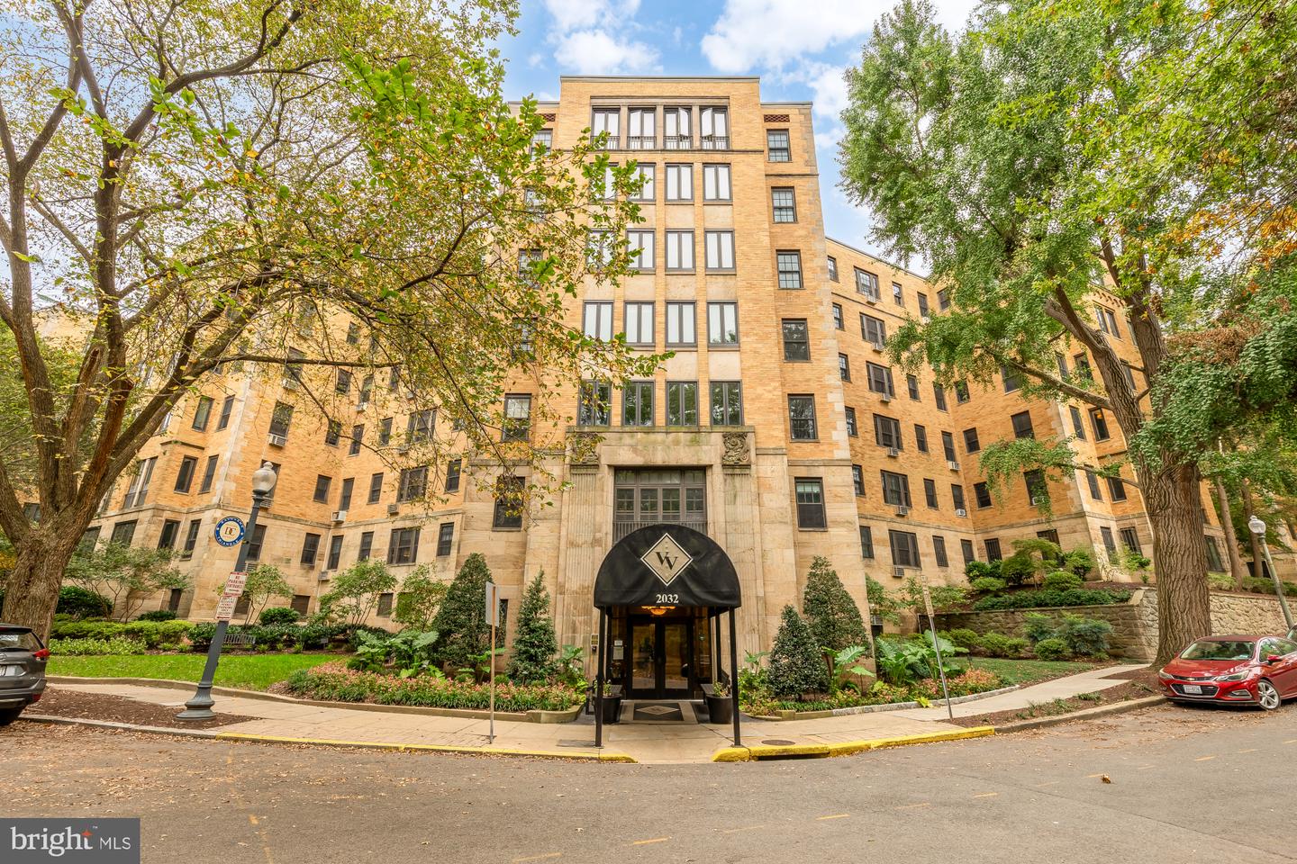 2032 Belmont Rd NW #211 — photo