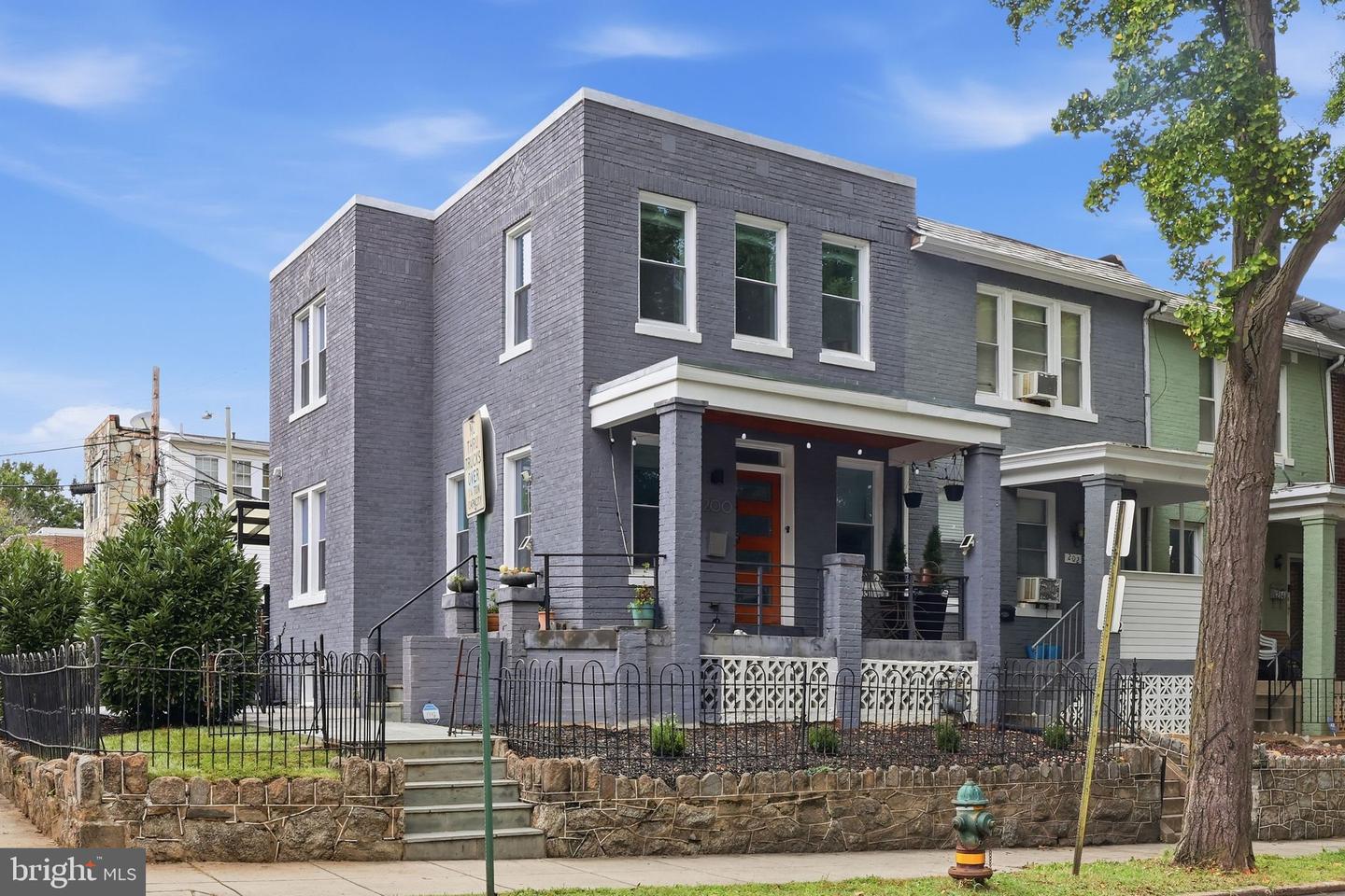 200 Cromwell Ter NE — photo
