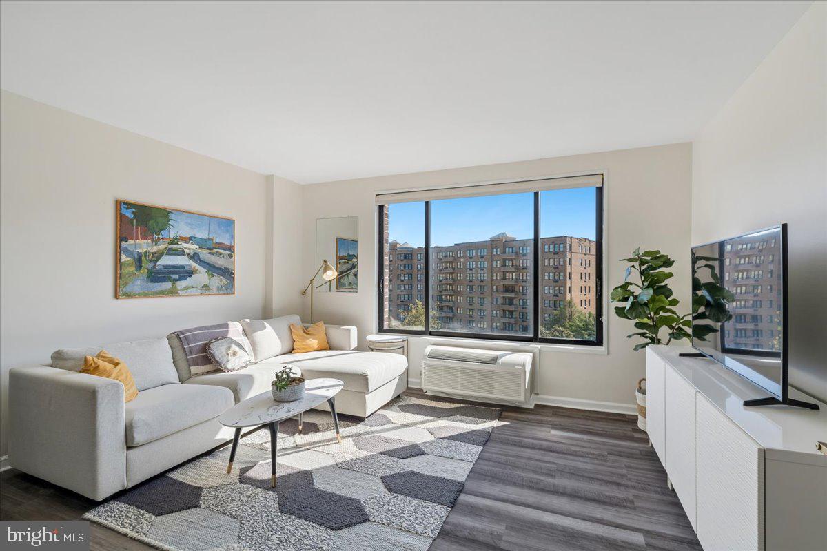 2501 Calvert St NW #711 — photo
