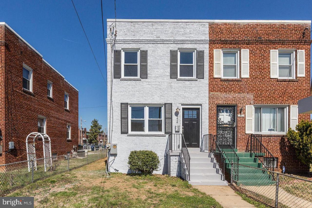 1214 Savannah St SE — photo