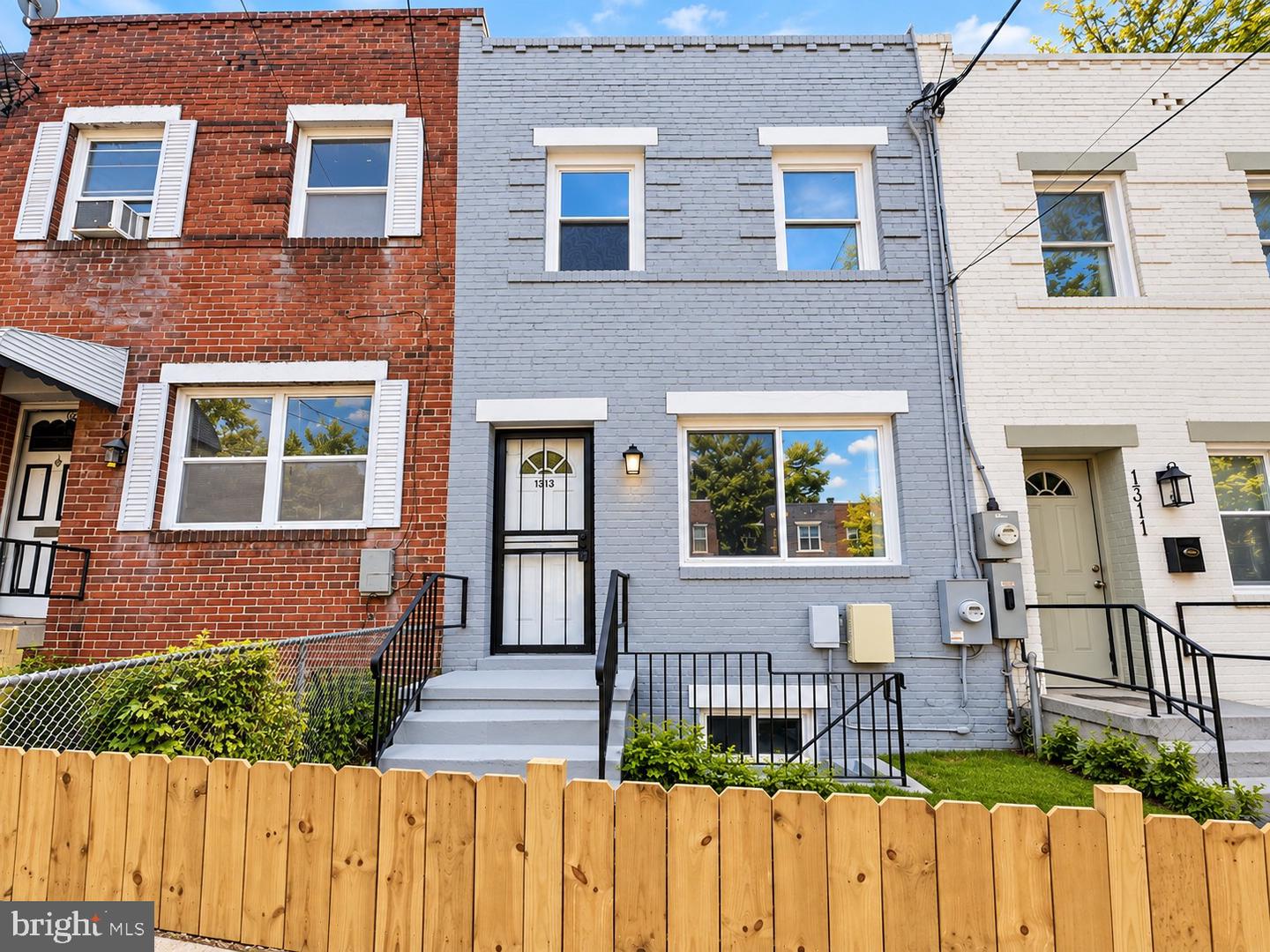 1313 Dexter Ter SE — photo