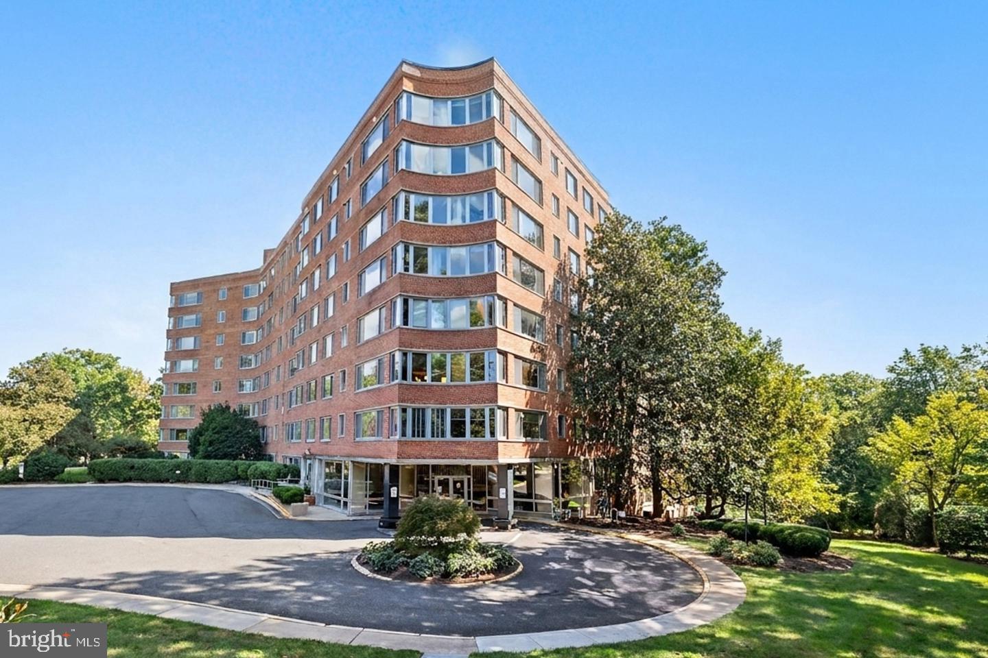 4200 Cathedral Ave NW #403 — photo