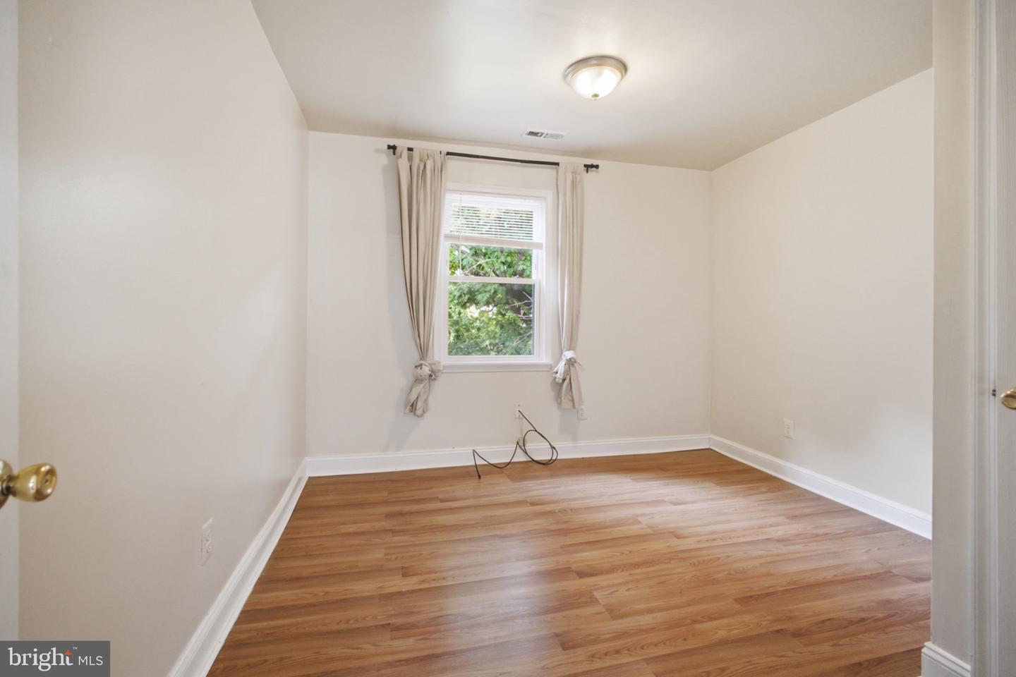 101 Wayne Pl SE #4 — photo