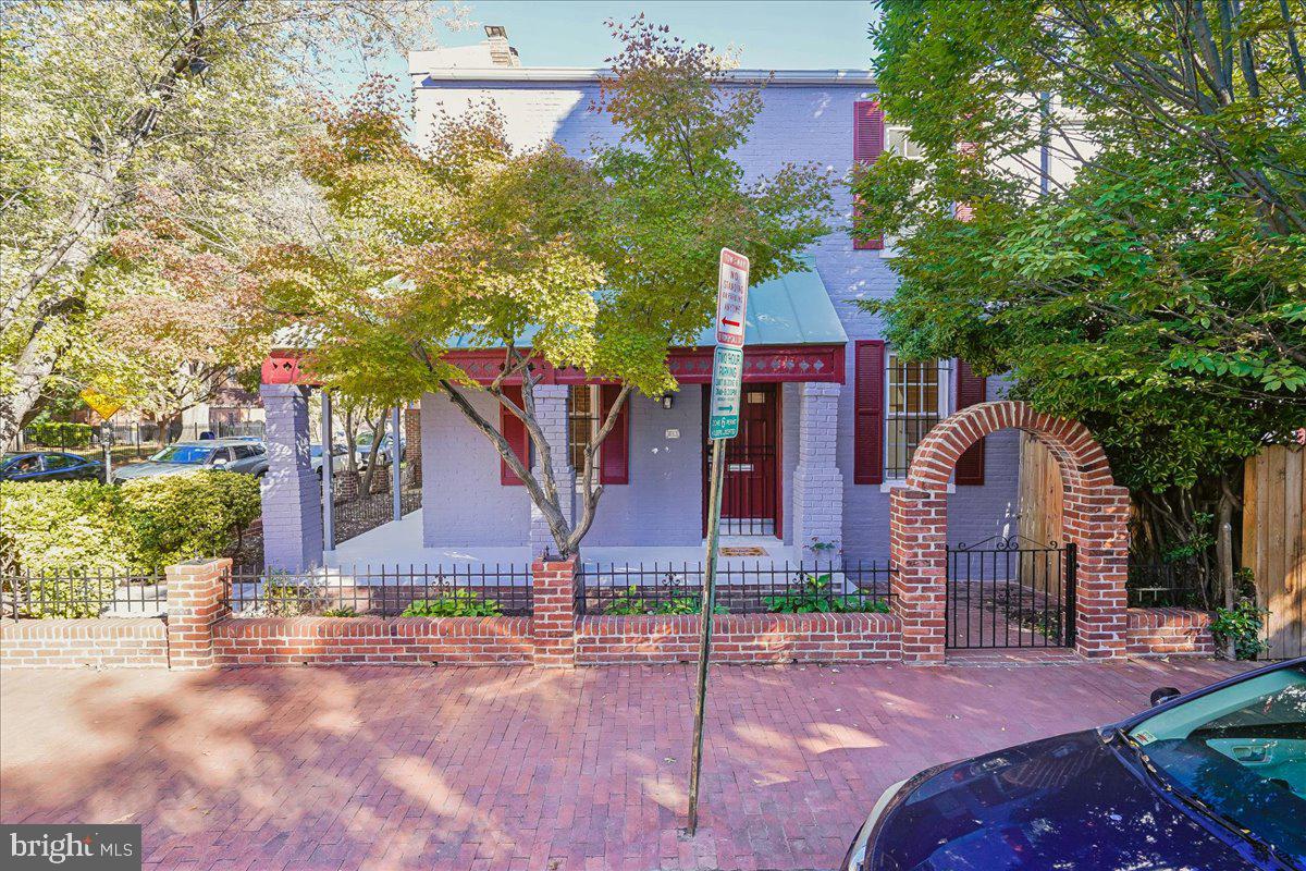 813 G St NE — photo