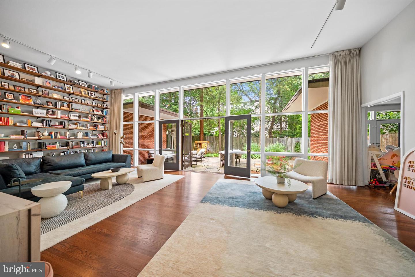 3721 Huntington St NW — photo