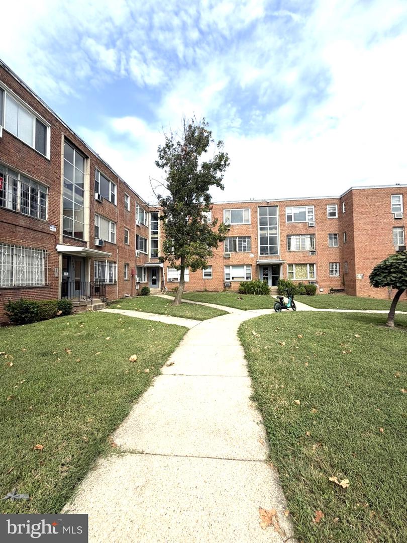 4002 E E St St SE #205 — photo