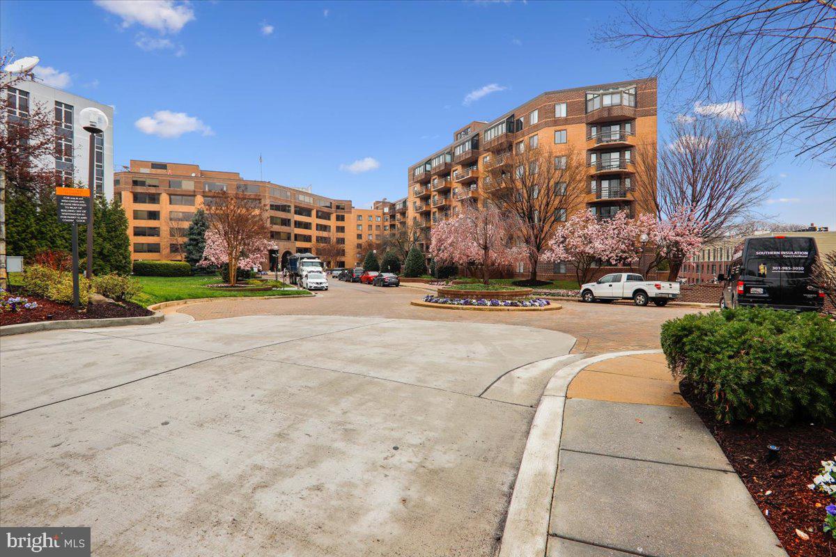 2111 Wisconsin Ave NW #623 — photo