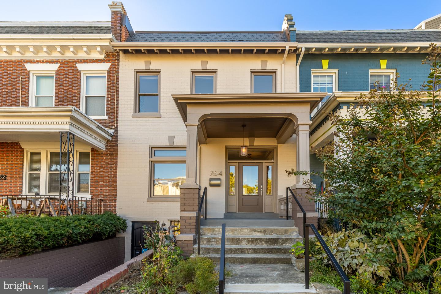 764 Newton Pl NW — photo