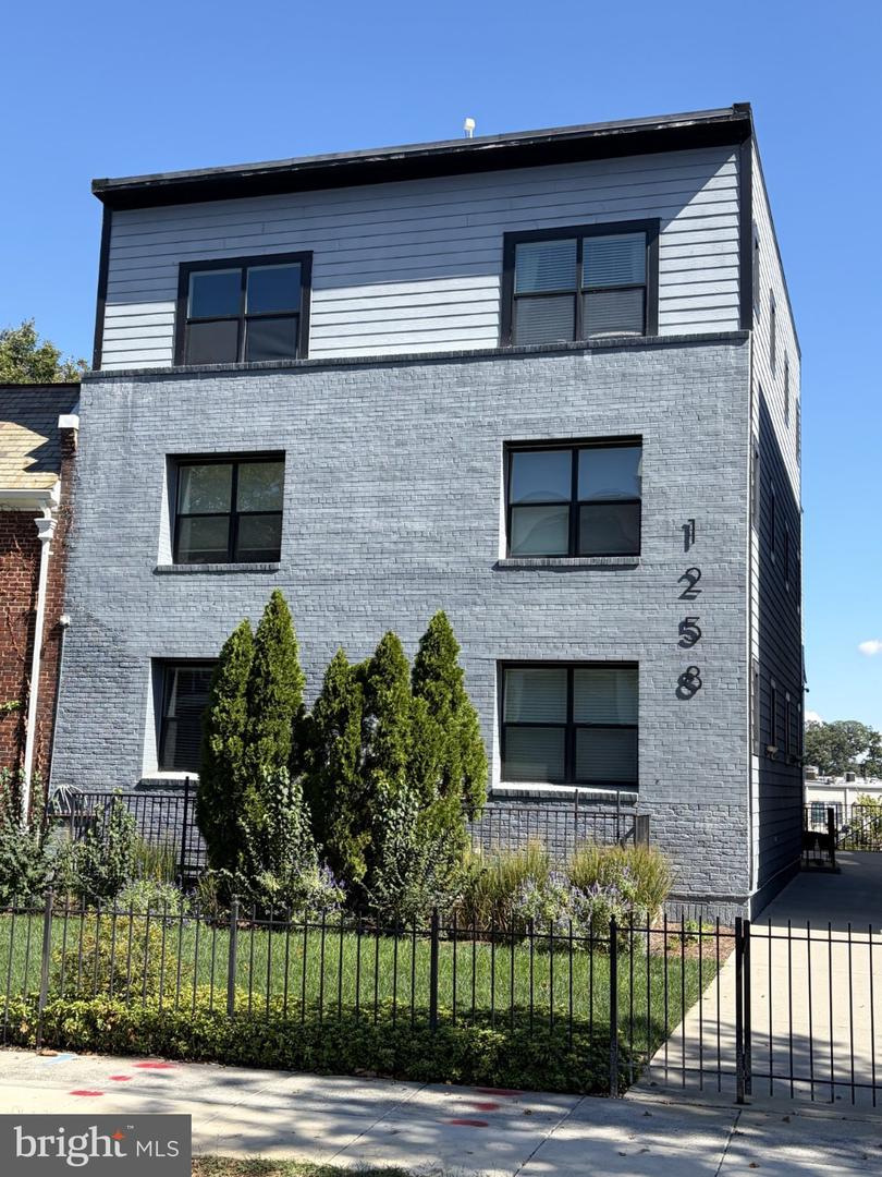 1258 Holbrook Ter NE #8 — photo