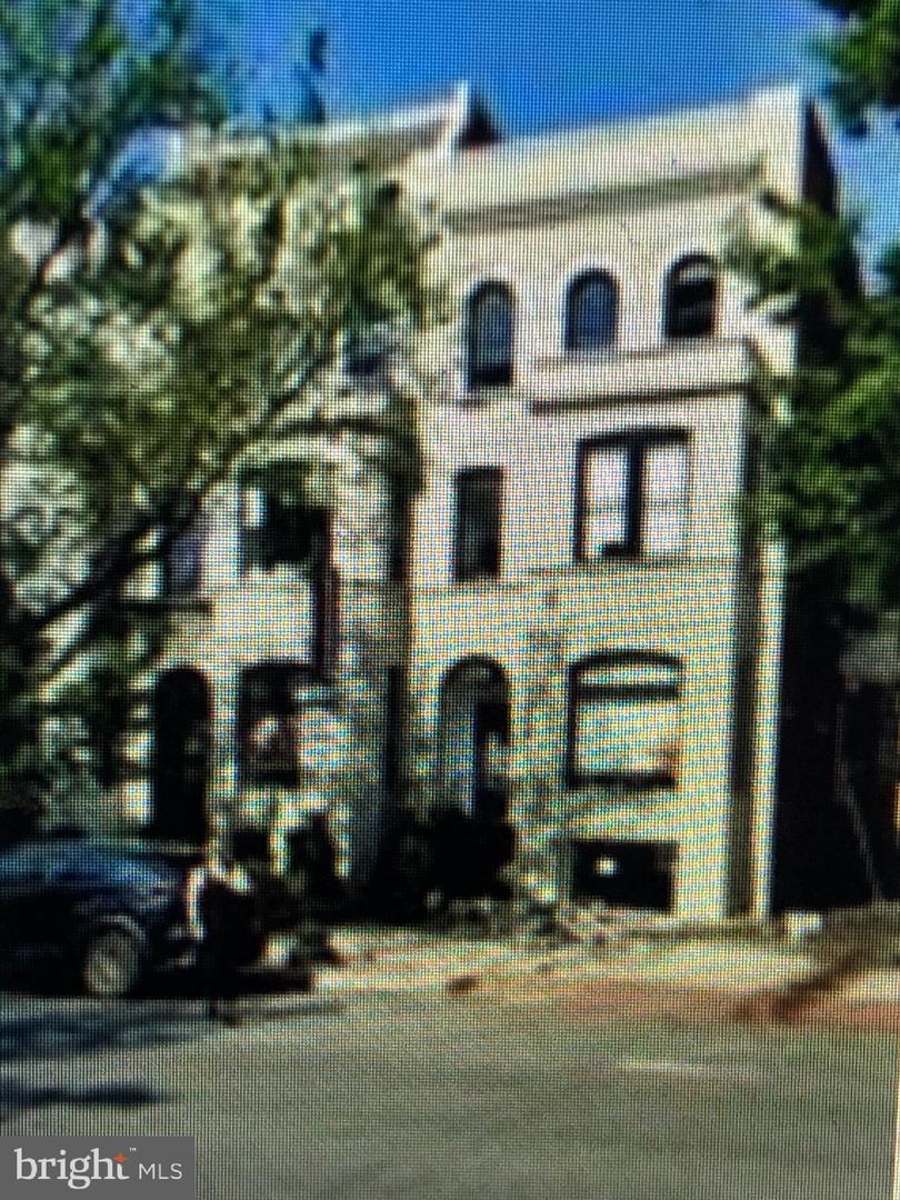 1606-1606 17th St NW — photo
