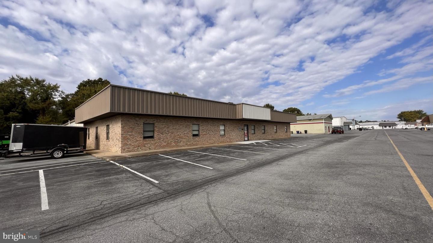 604 Otis Dr — photo